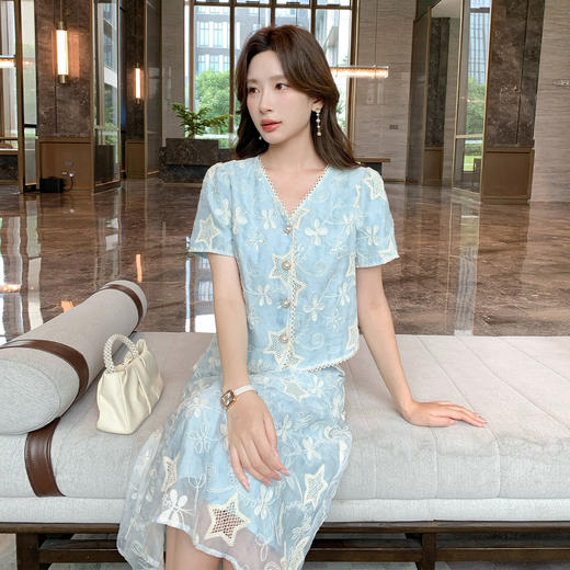 奢姿大码女装2026夏季时尚V领镂空套装胖妹妹减龄星星刺绣两件套9952922135 商品图0