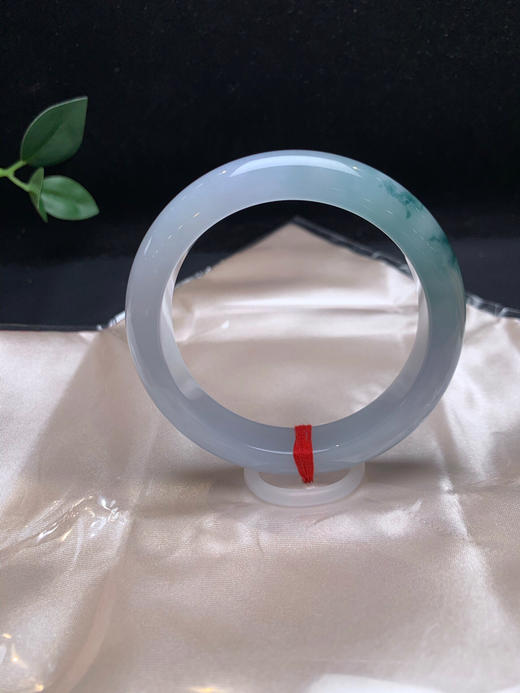 620503，58 冰飘花手镯，整圈均匀干净 一截清新蓝花，干净秀气 商品图2