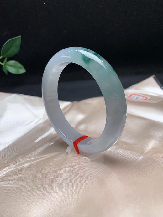 620503，58 冰飘花手镯，整圈均匀干净 一截清新蓝花，干净秀气 商品图1