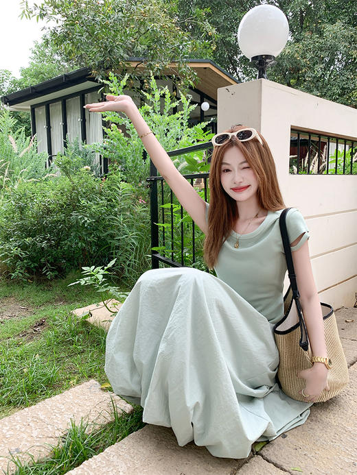 <曾小咸推荐>修身短袖T恤 日常89.99 立减50 秒杀39.99！花苞半身裙 日常189.99 立减100 秒杀89.99！ 商品图1