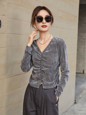 灰色丝绒上衣女秋季新款 V 领褶皱设计感小众长袖修身短款衬衫