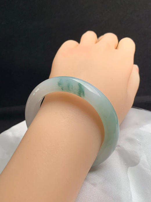 620507，52.6圈口，糯化飘花正圈平安镯，底子胶润，整体清爽 商品图4