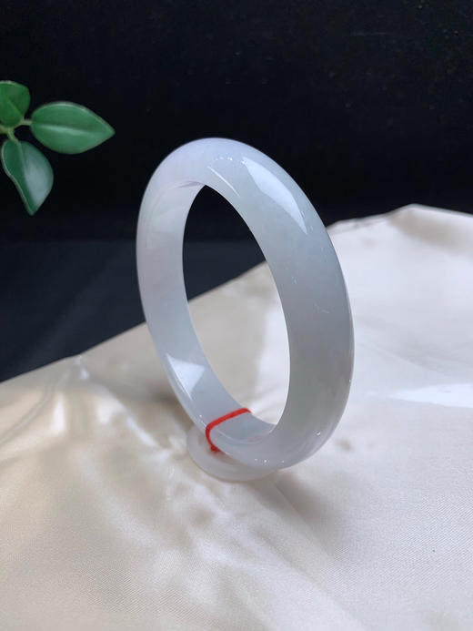 620502，64 大圈口手镯，清新白底  干净清爽，润润的 商品图1