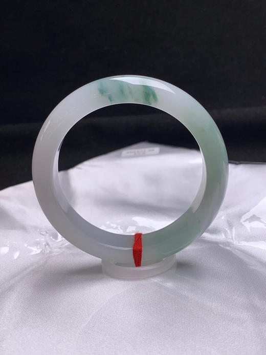 620507，52.6圈口，糯化飘花正圈平安镯，底子胶润，整体清爽 商品图0