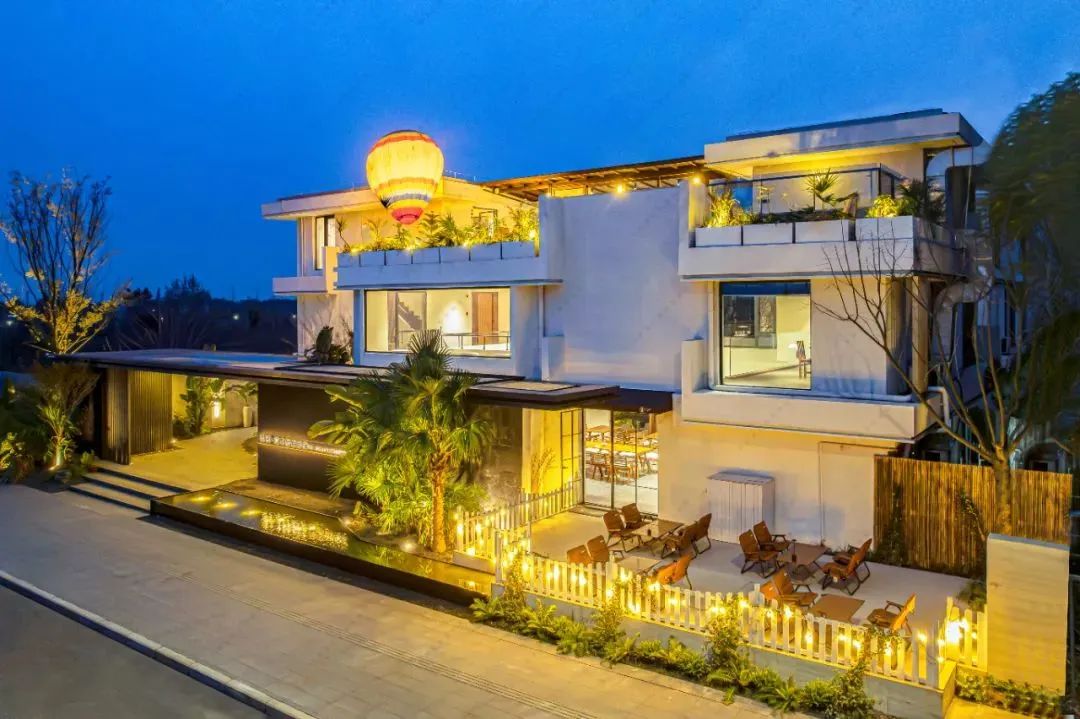 【大邑归憩隐岛·西湖水上乐园旁】498元起抢内景大床房1间1晚+精致早餐+冬阴功晚餐等！奔赴归憩隐岛，解锁山湖间的治愈慢生活！