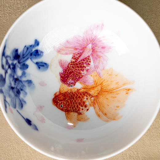 一儒堂新款粉彩描金金鱼卧足杯 商品图1