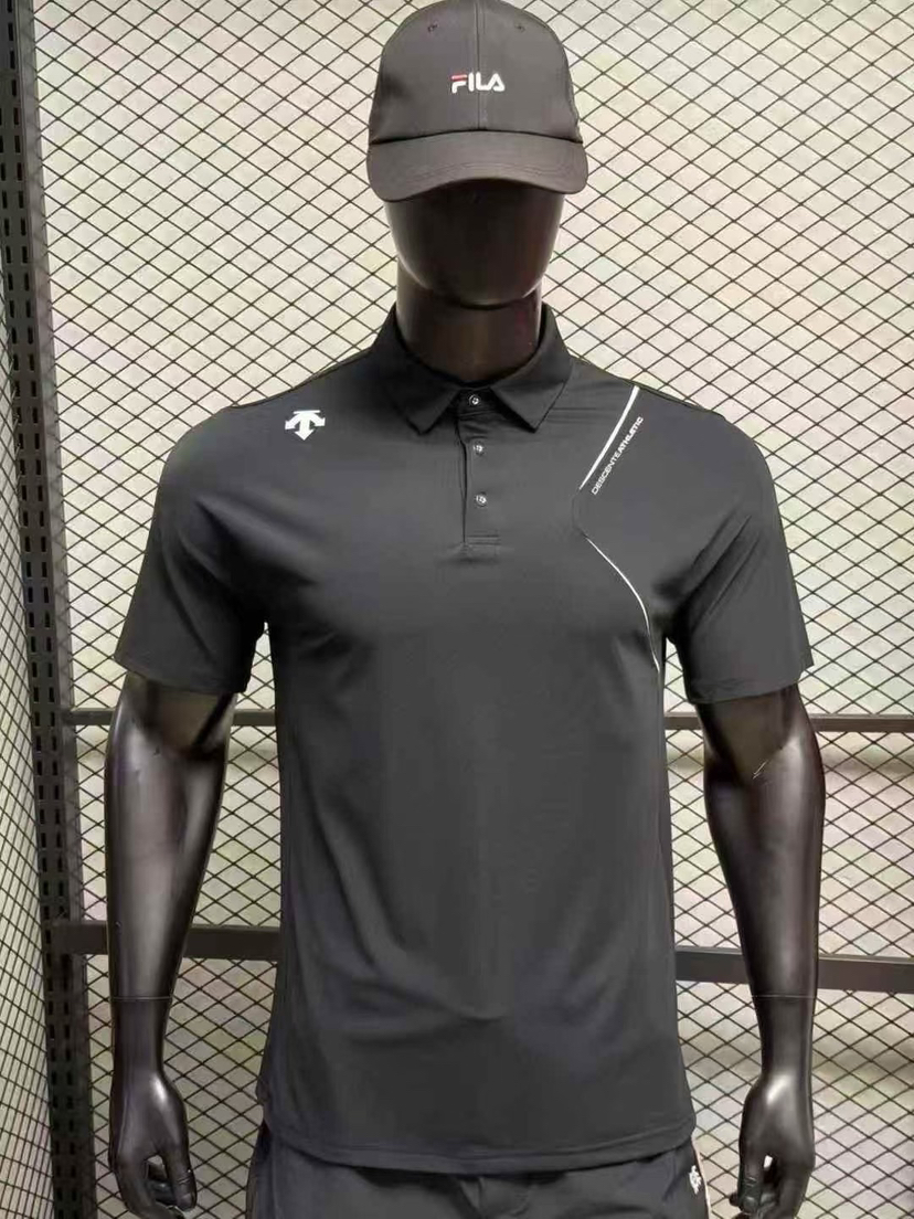 原单正品迪桑特运动休闲体恤，冰感舒适运动户外最佳搭档，【无吊牌剪标款】有紫光灯防伪
尺码：M L XL XXL XXXL