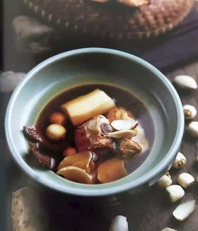  陈皮三鲜固本汤，能缓解心烦失眠，又有益于脾胃虚弱的人群。