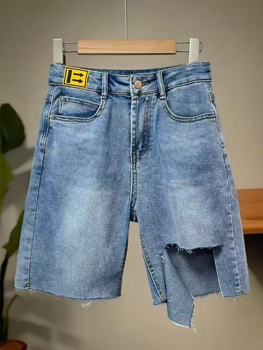 【超值特卖】潮牌黄色箭头标破洞牛仔短裤M1-1-喜出 商品图3