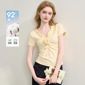 西遇褶皱短袖T恤女夏季新款立体花朵修身正肩v领短款上衣K0051072