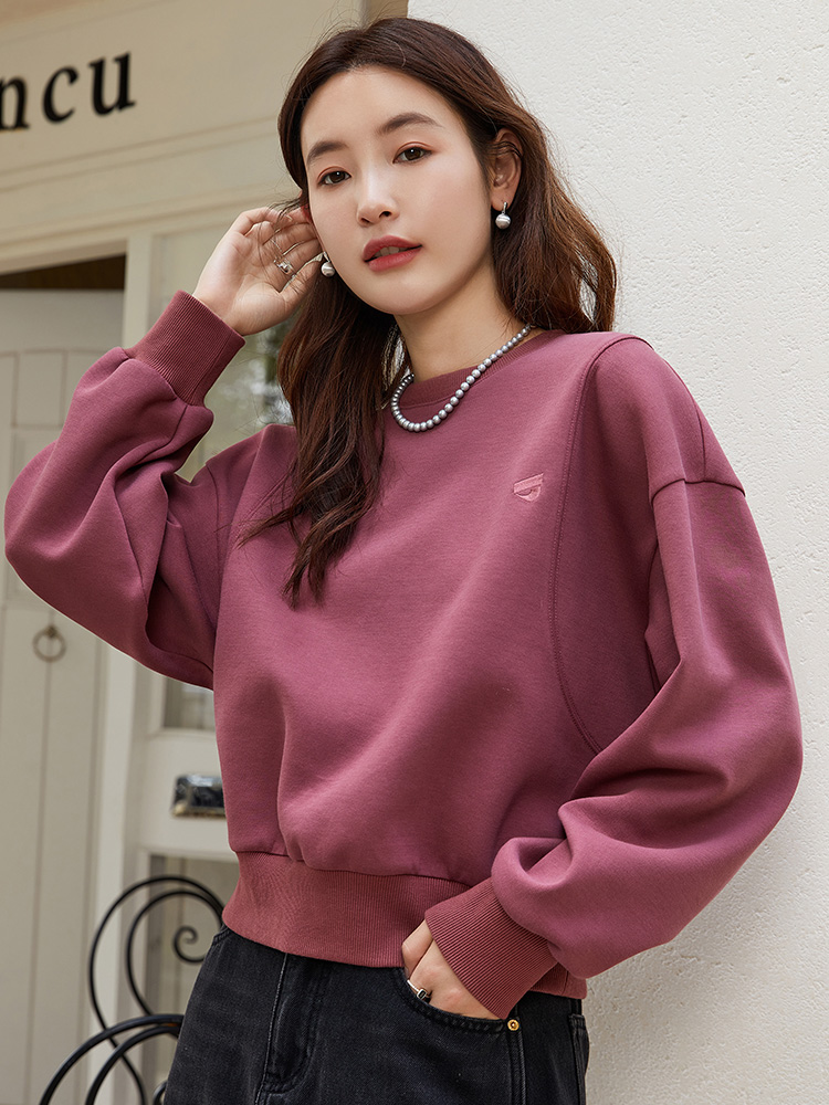 温柔氛围感拉满！复古莓紫色短款卫衣，轻松打造慵懒时髦感