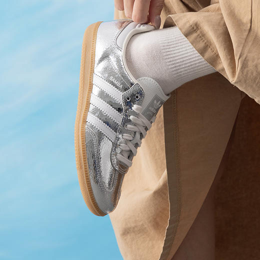 阿迪三叶草 SAMBA OG W女款金属银色休闲鞋 商品图2