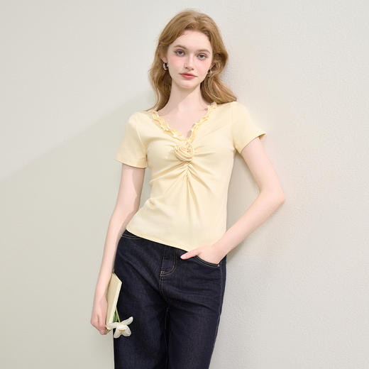 西遇褶皱短袖T恤女夏季新款立体花朵修身正肩v领短款上衣K0051072 商品图3