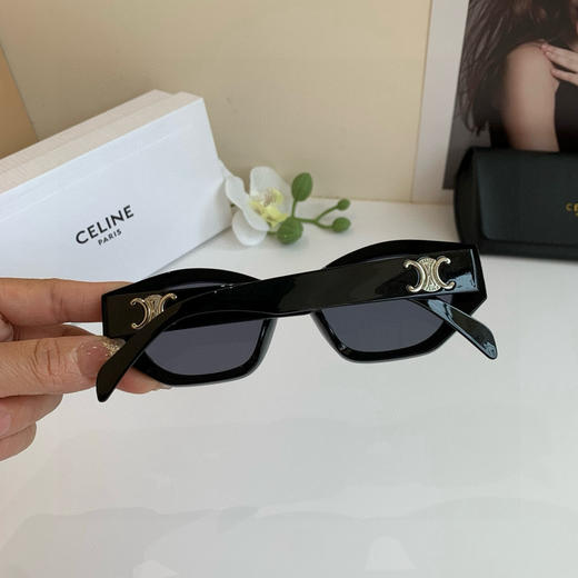 夏季特惠💰210 Celine赛琳太阳镜 凯旋门新款太阳镜 欧美时尚潮流眼镜 男女百搭款 出游驾驶墨镜！ 商品图3