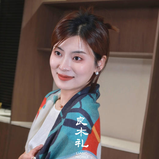 【不退不换】【部分现货】务必干洗|良木礼羊绒方巾（0712） 商品图3