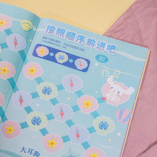 Hello Kitty 小粉书：快乐一夏天⑦—⑧|Hello Kitty、酷洛米、大耳狗、美乐蒂陪你清凉过夏天！趣味益智贴纸游戏书 商品图6