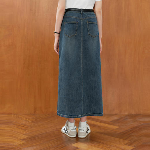 【严选】诗凡黎醋酸棉复古牛仔半身裙2025秋新款开叉A字百搭显瘦中长裙女7G7340511 商品图4