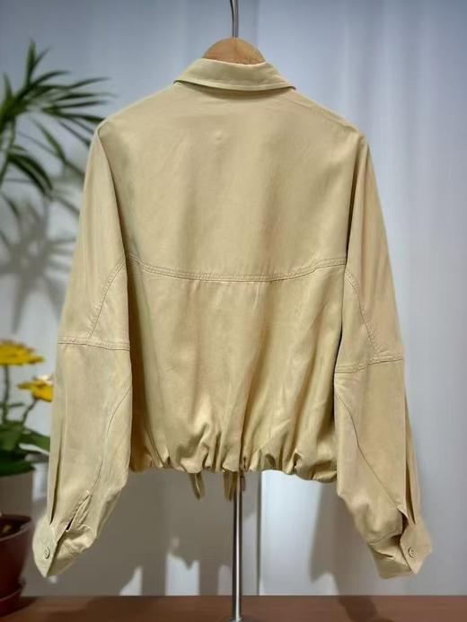 【时装系列】ME TOWN'S 蝙蝠袖花苞可抽绳下摆桃皮绒手感外套-喜出 商品图3