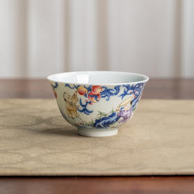 一儒堂青花加彩婴戏寿桃敞口杯
