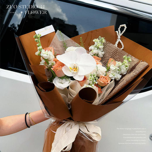 奢华款【卡布奇诺】10 支卡布奇诺玫瑰+洋桔梗*9+白紫罗兰*4+蝴蝶兰 *1/高端生日送礼首选/纪念日浪漫示爱/氛围感必备/仪式感/野餐高级花艺/高级感 商品图1