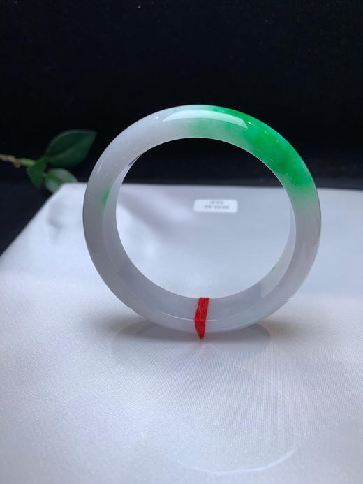 620524，54.5飘阳绿手镯，一截色聚，清新阳绿，干净清爽 商品图3