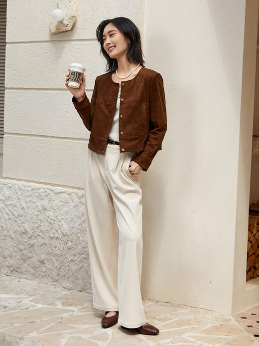 复古腔调拉满！棕色麂皮圆领短外套，打造优雅精致感 商品图1