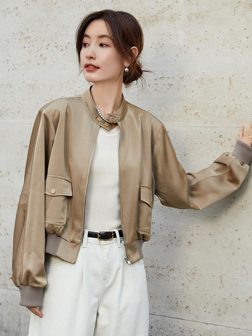 时尚卡其色立领短款夹克外套女 双口袋棒球服风上衣 商品图0