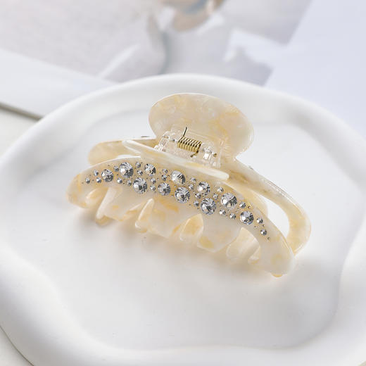 三彩2025新款优雅超仙轻奢醋酸带抓发夹水钻气质头饰约会氛围感女 商品图1