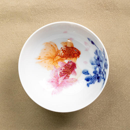 一儒堂新款粉彩描金金鱼卧足杯 商品图0