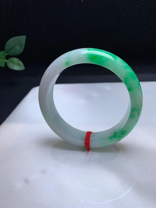 620526，56.5阳绿正圈 ，半截清新阳绿色，版型也不错 商品图2