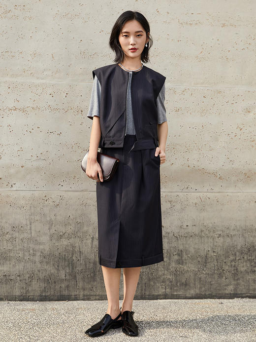 气质进阶！这款暗黑系马甲半身裙套装，诠释职场休闲新风尚 商品图0