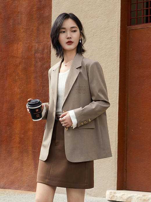 卡其色西装外套女秋季新款 宽松休闲设计感小众高级感小西服上衣 商品图0