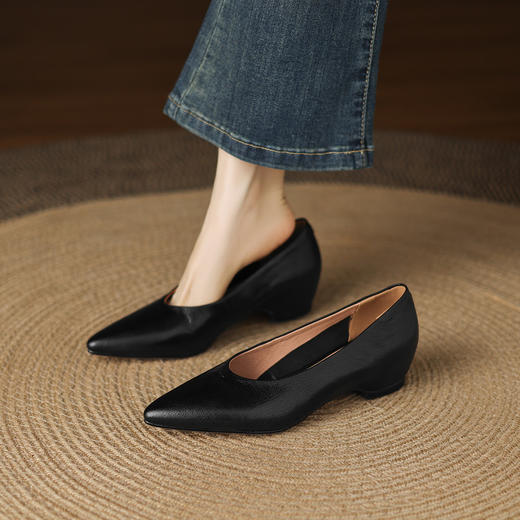 【预售5天】基础百搭头层油蜡水晶羊皮秋季内增高坡跟浅口单鞋女LD&7419 商品图4