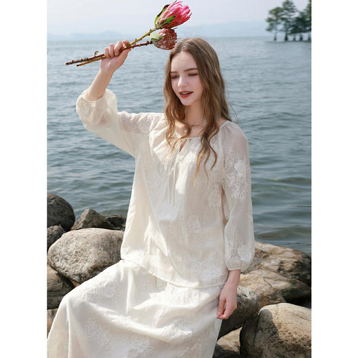 【莱赛尔】三彩2025秋季新款系带圆领绣花宽松小衫衬衣上衣M 商品图2