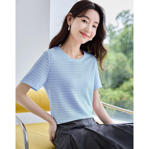 【专属特价】熙世界2025夏季新款肌理感条纹提花T恤女短袖设计感休闲圆领上衣 商品图0