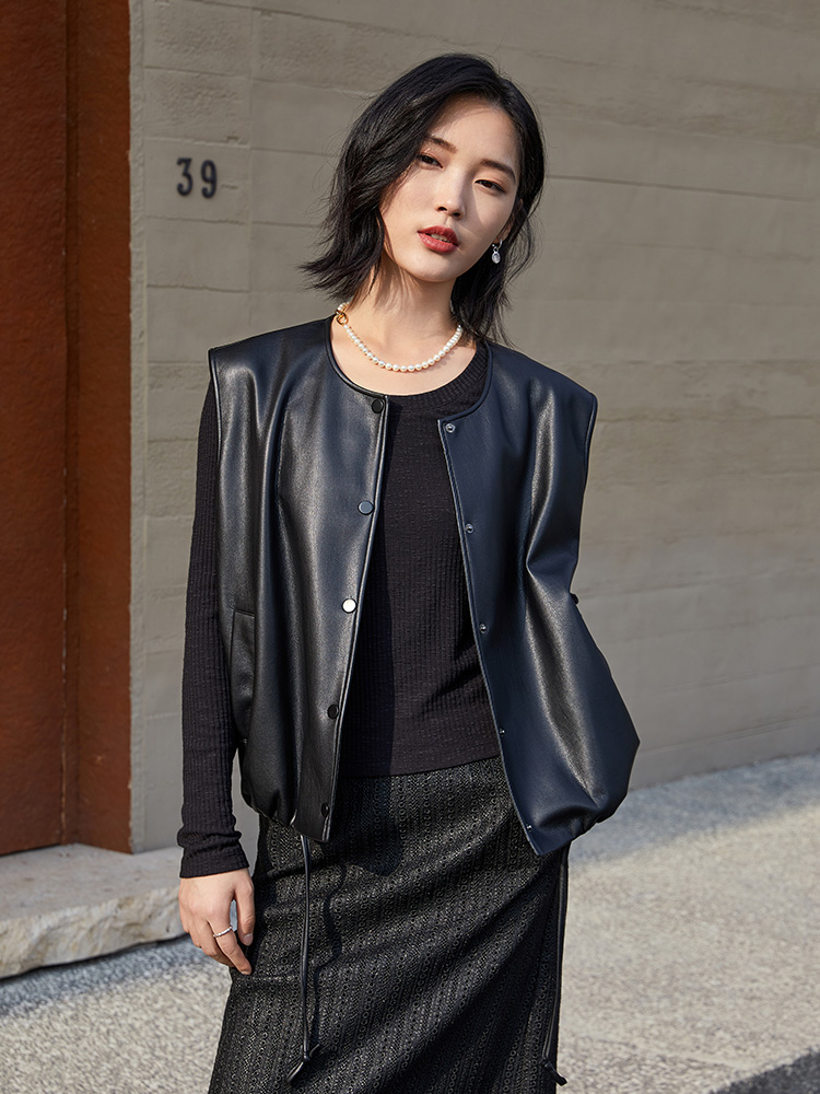 黑色 U 领针织衫女秋季新款 修身显瘦设计感长袖打底上衣