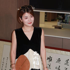 【预售7天】良木礼鱼尾丝绒上衣（25620）