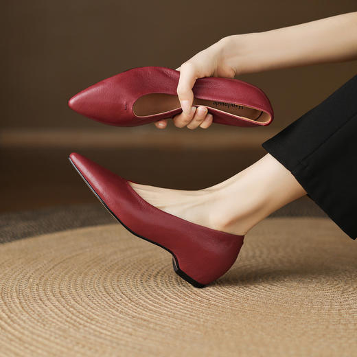 【预售5天】基础百搭头层油蜡水晶羊皮秋季内增高坡跟浅口单鞋女LD&7419 商品图0