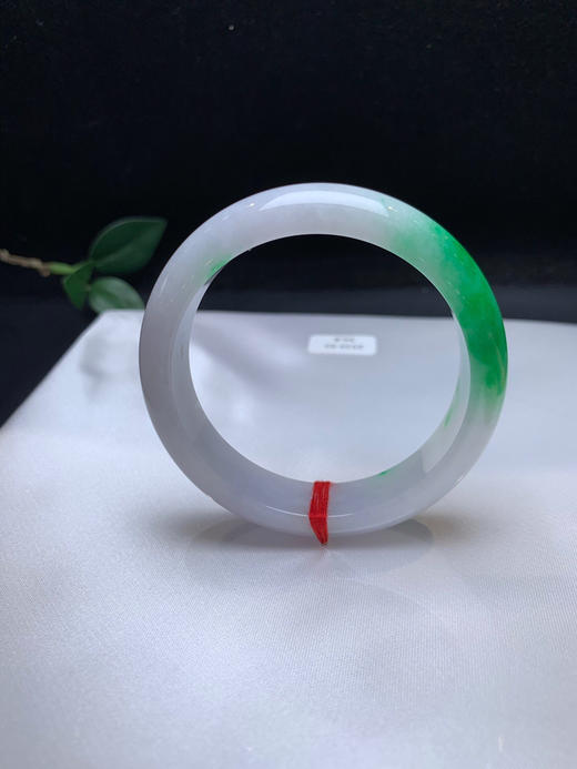 620524，54.5飘阳绿手镯，一截色聚，清新阳绿，干净清爽 商品图2