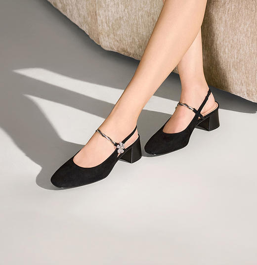 KISSCAT接吻猫  [幸运花]玛丽珍25夏新粗跟后空鞋法式高跟凉鞋女 商品图0