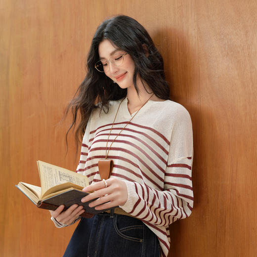 【严选】诗凡黎干爽透气条纹针织罩衫2025秋新款慵懒百搭松弛感小V领长袖7G7330931 商品图4