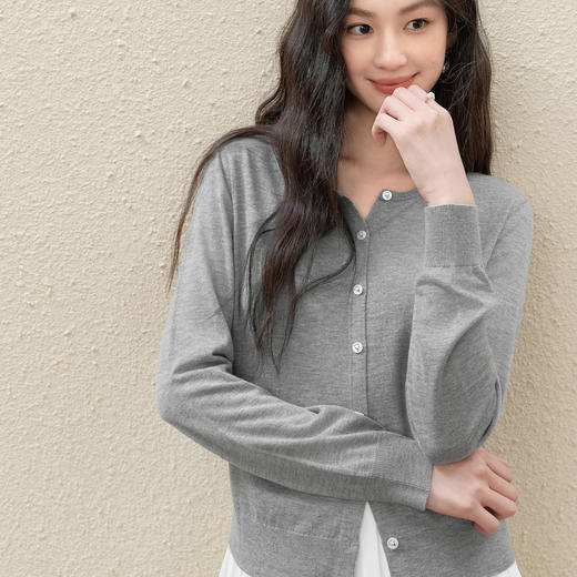 【严选】诗凡黎经典薄款圆领针织开衫2025秋新款软糯舒适显瘦通勤长袖外搭7G7230961 商品图3