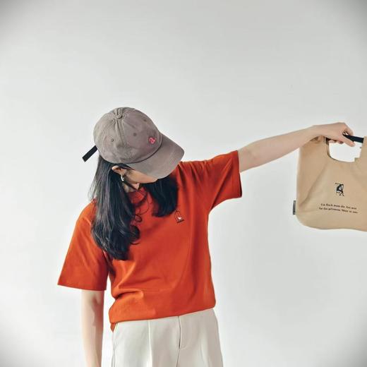 【早鸟价】卡夫卡文学T恤 可选 自由之翼/人海孤岛 落肩宽松款  文创 T恤 短袖  广西师范大学出版社 商品图3