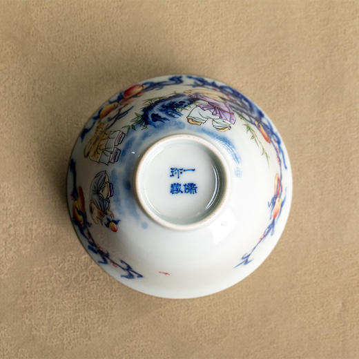 一儒堂青花加彩婴戏寿桃敞口杯 商品图4