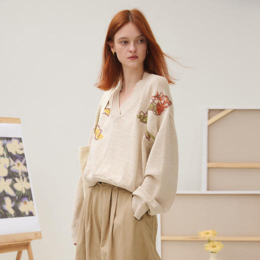 谜底套头针织衫女2025秋季新品复古文艺百搭V领绣花毛衣253MZ1348 商品图1