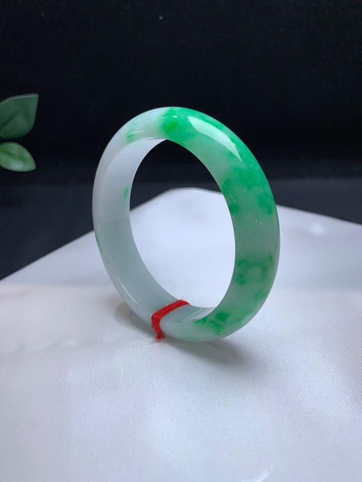 620526，56.5阳绿正圈 ，半截清新阳绿色，版型也不错 商品图1