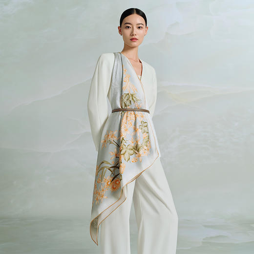 万事利“清风雅韵”88厘米双面印花大方巾 商品图2