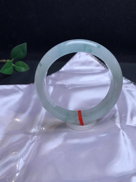 620528，57 冰飘花手镯，冰底。飘清新淡雅的花色，干净清爽 商品图0