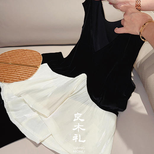 【预售7天】良木礼鱼尾丝绒上衣（25620） 商品图3