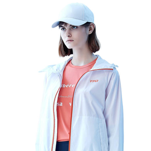 TFO 女款透气弹力防晒连帽皮肤风衣 6332179 商品图4
